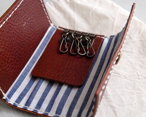 あかな‼️ルイ・ヴィトン　レザーキーケース 赤 ストライプ スライド キー ケース 《糸島》【LADIES&GENTLEMEN】 革 革製品