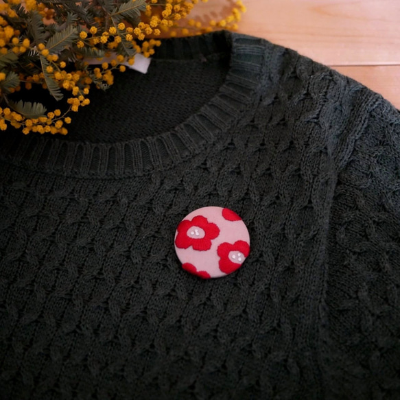 【ヘアゴム変更可能】小花刺繍の ブローチ 2枚目の画像