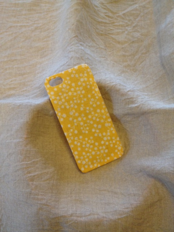 布張り　iphoneケース　iphone5/5s　小花（黄） 2枚目の画像