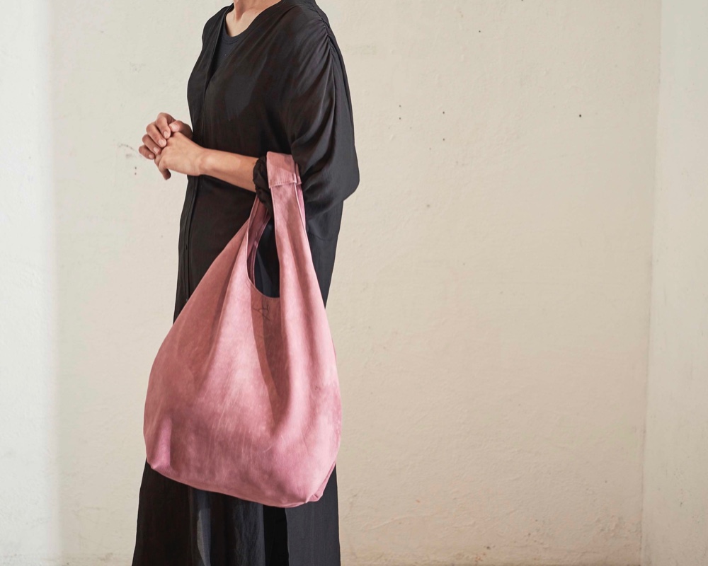 【ジビエ鹿革・ジビエレザー】ニシカ・バッグ【紅杉／屋久杉に潜む、赤土のエネルギーに満ちたアッシュピンク】