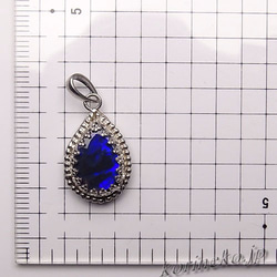 妖艶な深い青の遊色。ブラックオパールのプチペンダント 7枚目の画像