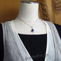 妖艶な深い青の遊色。ブラックオパールのプチペンダント 8枚目の画像