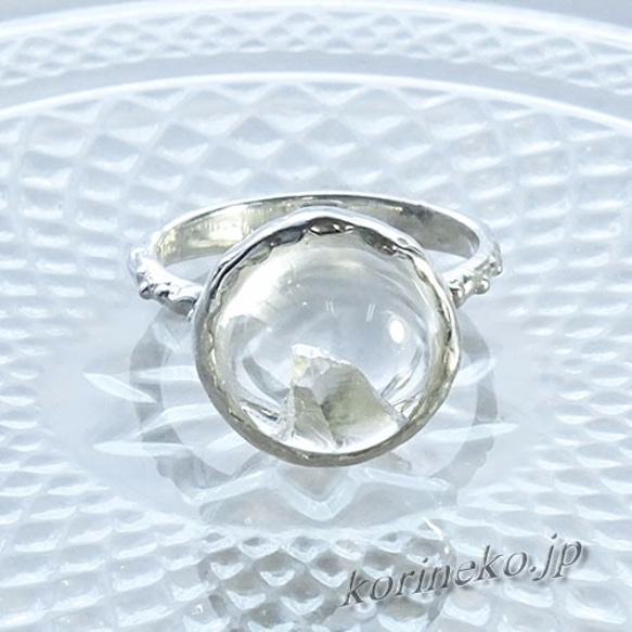 虹入り！クリアーな貫入水晶のキュートなリング 6枚目の画像