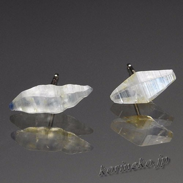 ノンダメージの美結晶。バイカラーサファイア結晶のシンプルピアス　２ 2枚目の画像