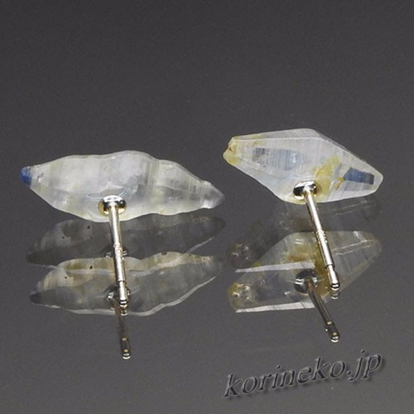 ノンダメージの美結晶。バイカラーサファイア結晶のシンプルピアス　２ 3枚目の画像