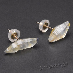 ノンダメージの美結晶。バイカラーサファイア結晶のシンプルピアス　２ 4枚目の画像