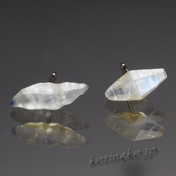 ノンダメージの美結晶。バイカラーサファイア結晶のシンプルピアス　２ 8枚目の画像