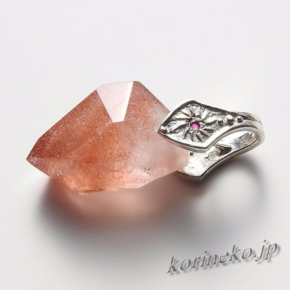 カザフスタン産ストロベリークォーツのシンプルペンダントトップ 3枚目の画像