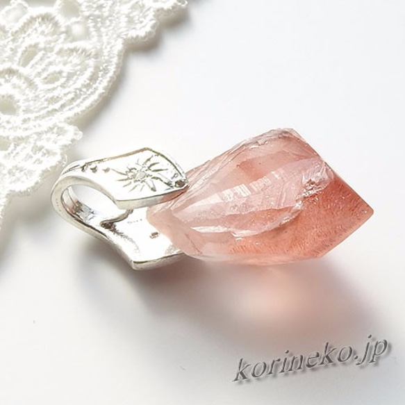 カザフスタン産ストロベリークォーツのシンプルペンダントトップ 5枚目の画像