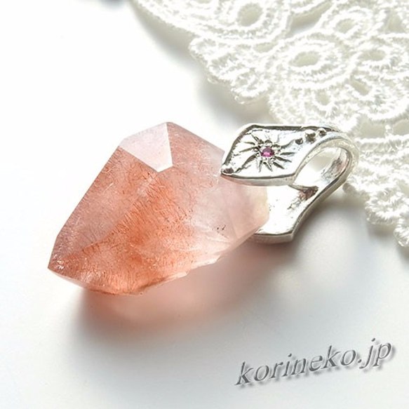 カザフスタン産ストロベリークォーツのシンプルペンダントトップ 7枚目の画像