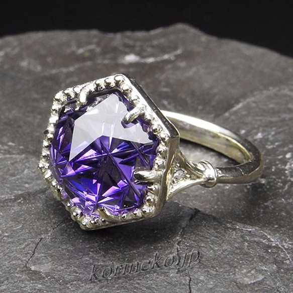 Newカット「灯」。オシャレなアメシストの甲州貴石切子リング　１０KYG 製 8枚目の画像