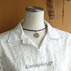 大きなゴールドルチルクォーツのアンティーク風レーシーペンダント 9枚目の画像