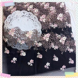 【1ヤード】上品　小さなピンクのローズ　花刺繍　チュールレース　レースリボン　広幅　手芸　素材　立体感　ピンク×ブラック 3枚目の画像
