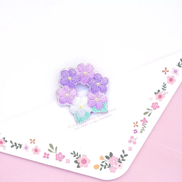 【1枚】『可愛い紫陽花のワッペン〜紫色』刺繍 アップリケ 1枚目の画像