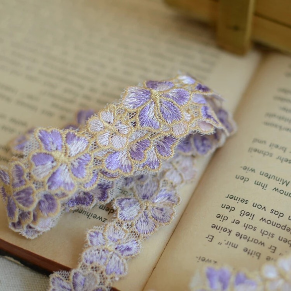 【1m】紫色のお花レースリボン  ケミカルリボン　大人可愛い　繊細　綺麗　手芸　素材　刺繍　パープル 3枚目の画像