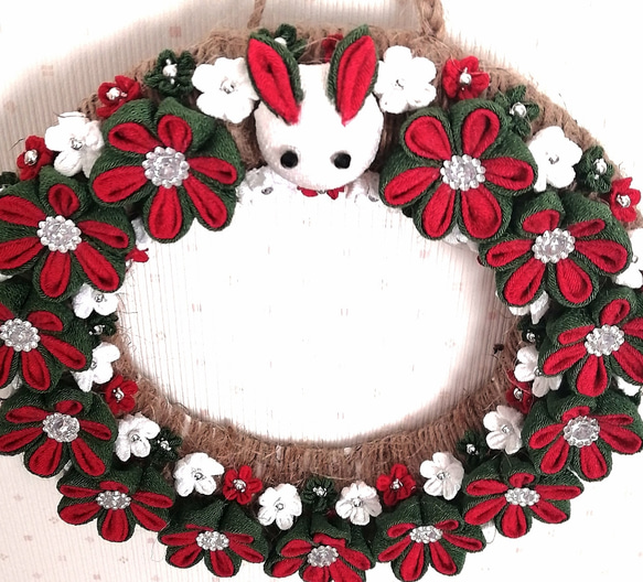 ♡クリスマスリース♡　約20cm　つまみ細工　壁飾り　うさぎ　赤×緑 4枚目の画像