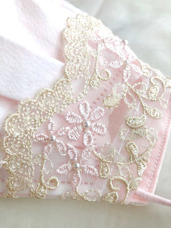 夏でも快適♪裏地シルク生地✩.*˚高貴な花柄刺繍チュールレースのマスクカバー♡パール付き 5枚目の画像