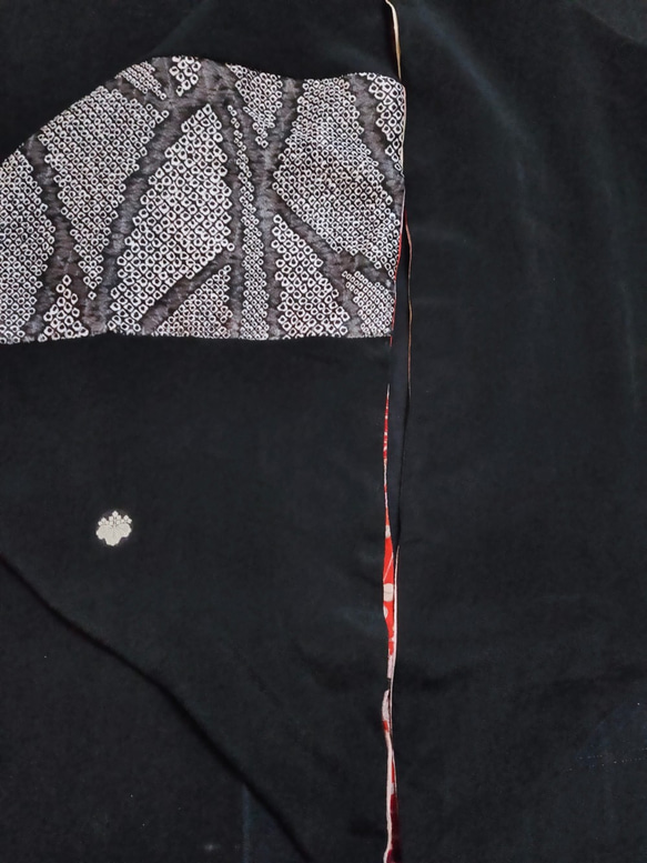 おしゃれなリバーシブル シルク100% 着物リメイクスヌード　花柄xグレー絞り 4枚目の画像