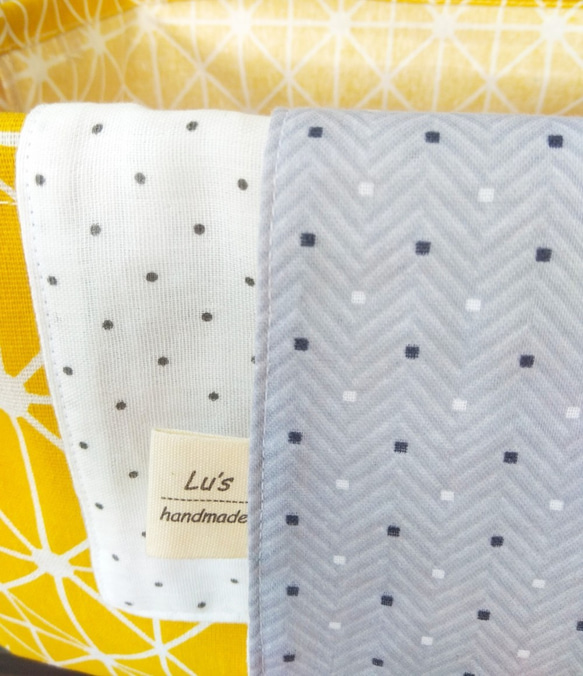 Lu's handmade//灰底小方塊+水玉點點  純手工雙層棉紗手帕 二重紗手帕 第2張的照片