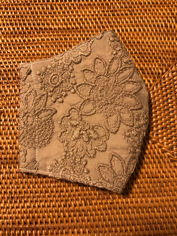 即納！再販4 小池都知事着用と同柄豪華刺繍レースマスク 限定モカ 