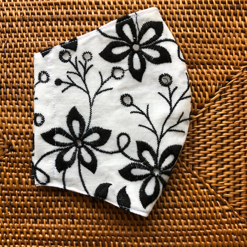 即納！白地に黒花柄刺繍マスク 布マスク ジャスミン 通販 10945625