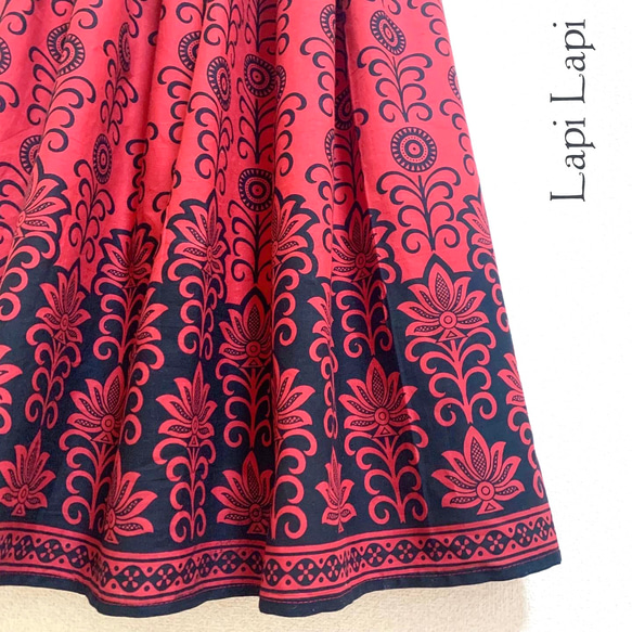 インド綿バティック柄ギャザースカート レッド×BLK 2枚目の画像