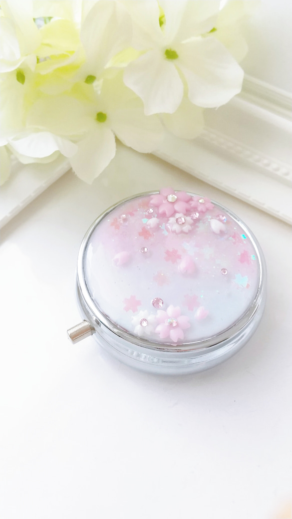 シマエナガ❁⃘*.゜レジンピルケース 雪の結晶 シマエナガ❁⃘*.゜レジンピルケース 雪の結晶 ファッション小物