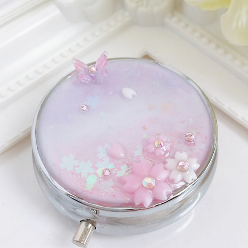 夜桜と蝶々のピルケース レジン 桜ハンドメイド2021 桜 その他ケース 