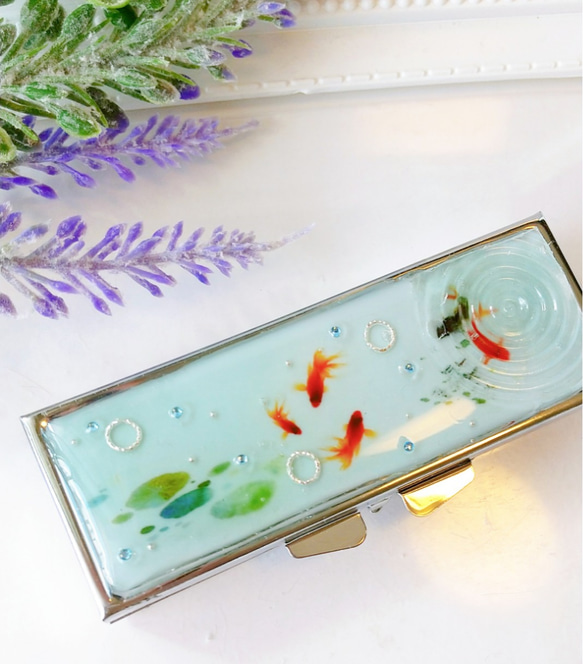 新作WEEK2020 金魚が泳ぐ池のピルケース レジン その他ケース しっぽ