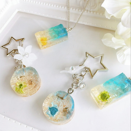 海を切り取ったキーホルダー レジン 海 波 その他アクセサリー しっぽ