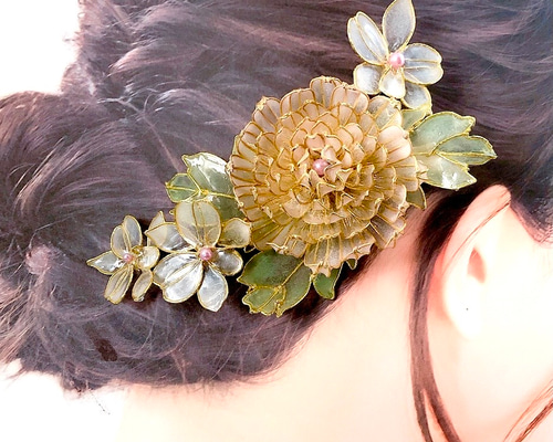 アッコページです。お花のヘアゴムとヘアクリップ　2点お取り置きです。 アッコページです。お花のヘアゴムとヘアクリップ 2点お取り置きです