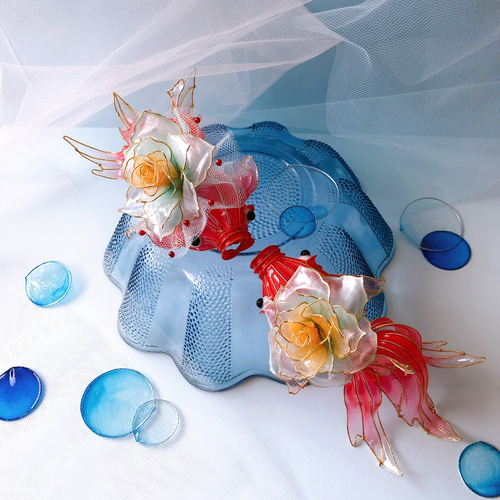 バラの花を引っ付けた ペア金魚ちゃん オブジェ ディップアート その他 