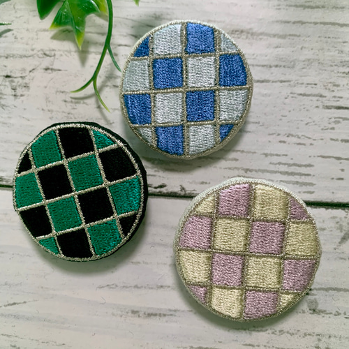 市松模様 刺繍ブローチ 40ミリ ブローチ Le chat en argent 銀猫 通販
