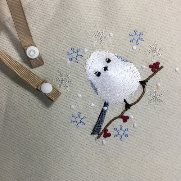 【限定10点】エコバッグ　シマエナガ刺繍　赤い実と雪 1枚目の画像