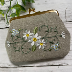 ハンドメイド 手刺繍 コスモス模様 がま口 バンブー持ち手 ハンドバッグ がま口バッグ バンブーバッグ ハンドメイド 刺繍 持ち手 和装