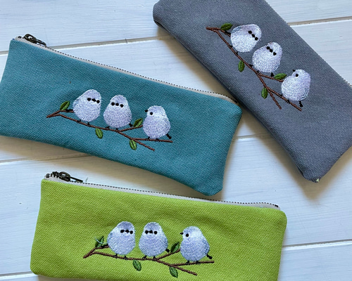 手刺繍入　貝ボタン付き メガネケース/ペンケース【猫画伯】 手刺繍入 貝ボタン付き メガネケース/ペンケース【猫画伯】