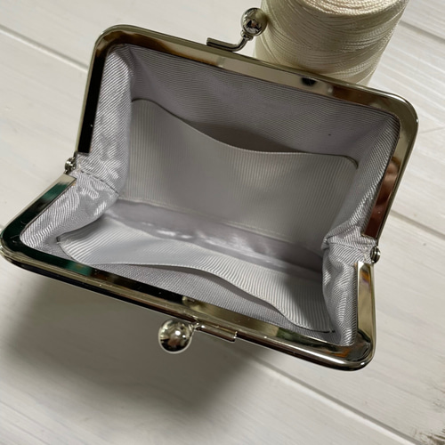 両面刺繍】すみれ 【麻】二つ折の札が入る がま口薄型 カードポケット