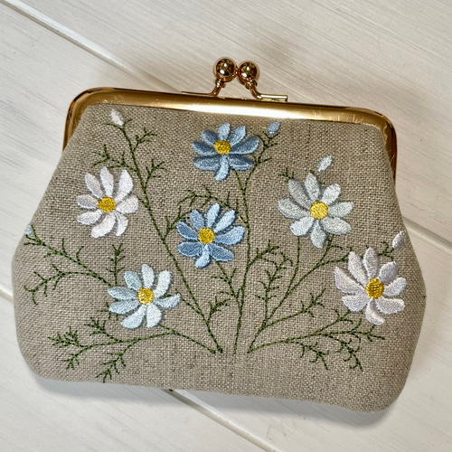刺繍　がま口 新色追加！（両面刺繍）コスモス 二つ折の札が入る がま口薄型 カード