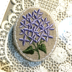 刺繡ブローチ　ライラック　薄青紫 1枚目の画像