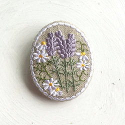 刺繡ブローチ　ラベンダーとカモミール 1枚目の画像