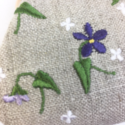 刺繡がまぐち　すみれ　リネン 2枚目の画像