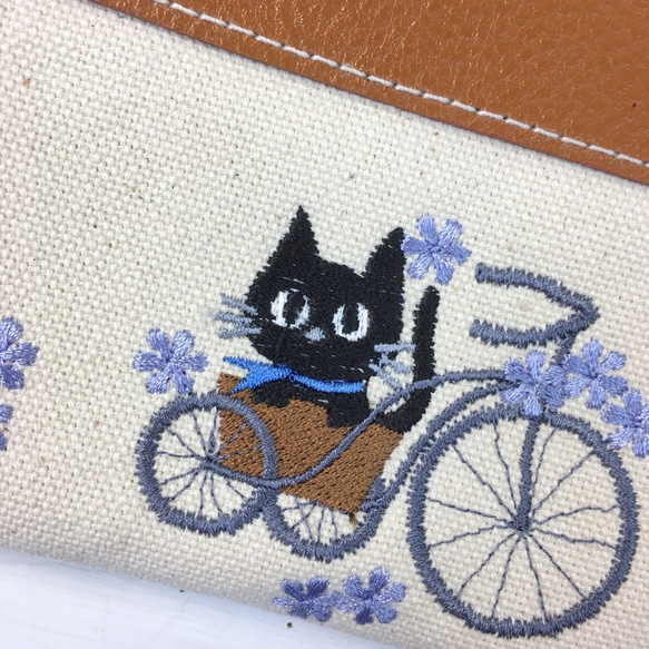 ペンケース　自転車に乗るくろねこちゃん　帆布+革 2枚目の画像