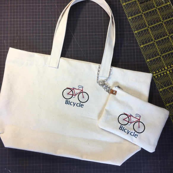 セット　１１号帆布　刺繍トートバッグとポーチ　自転車 1枚目の画像