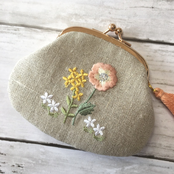 2018新春福袋　セット（両面刺繍）刺繡がまぐち　オレンジポピーと黄色の小花　タッセル付+ブローチ 2枚目の画像