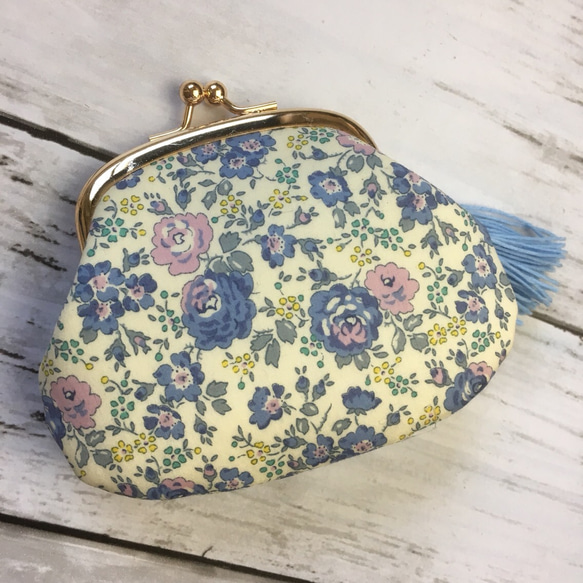 Liberty Felicite　がま口　刺繍アップリケ　タッセル付 2枚目の画像