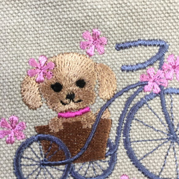 自転車に乗るワンコ刺繍　パスケース付きミニポーチ　ウォッシュ帆布８号+革 2枚目の画像