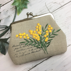 両面刺繍）ミモザ 二つ折の札が入る がま口薄型 カードポケットx2個付