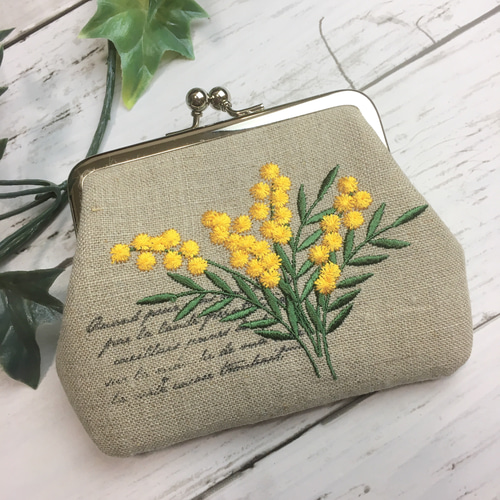 両面刺繍）ミモザ 二つ折の札が入る がま口薄型 カードポケットx2個付