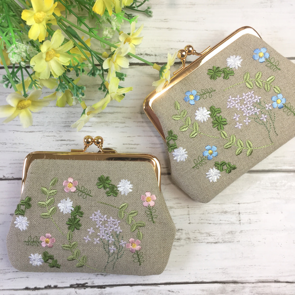 （両面刺繍）ボタニカルB　二つ折の札が入る　がま口薄型　カードポケットx2個付　リネン　 1枚目の画像