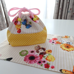 花と蝶×黄色ドットのお弁当袋&ランチョンマット 1枚目の画像
